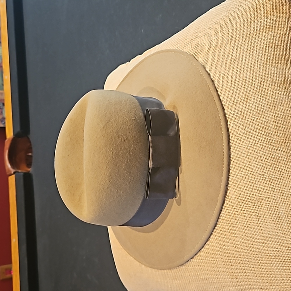 A vintage fedora tan